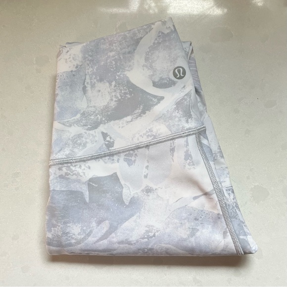 Wunder Under High Rise Tight, Tropical Shadow 25” - Picture 1 of 8